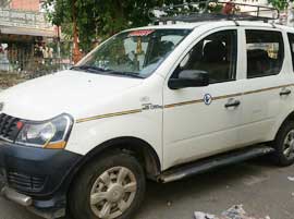 mahindra xylo car hire delhi